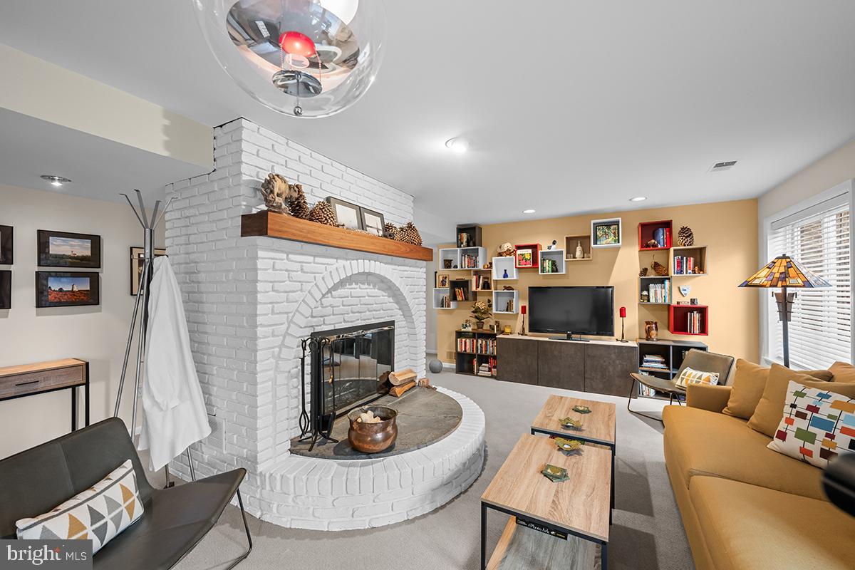 3916 RUST HILL PLACE