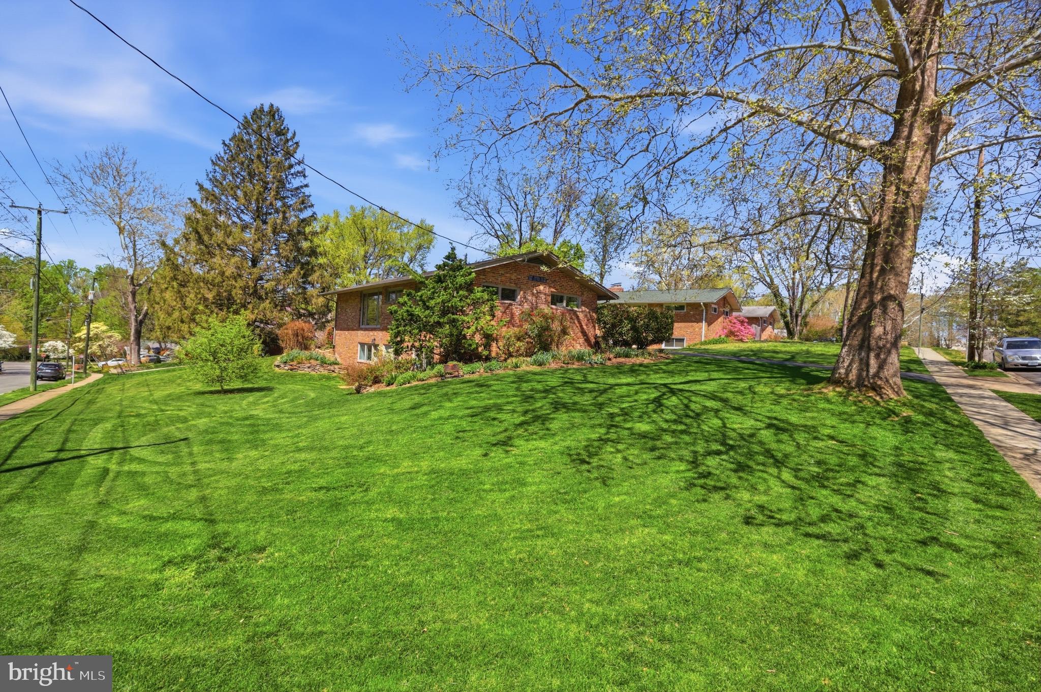 9924 PINEHURST AVENUE