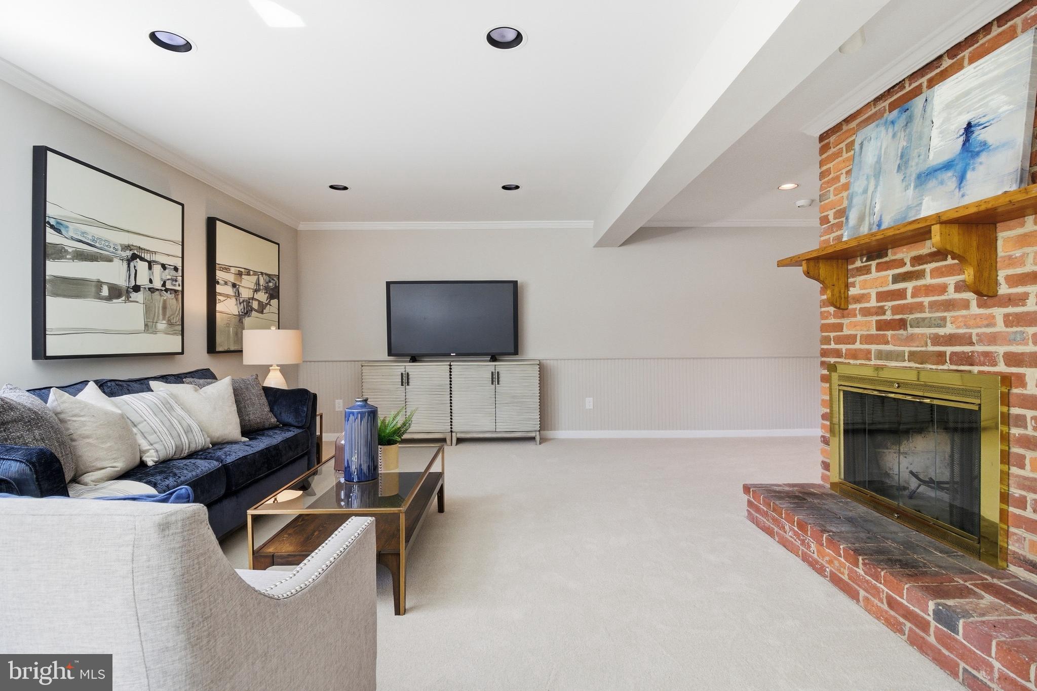 9924 PINEHURST AVENUE