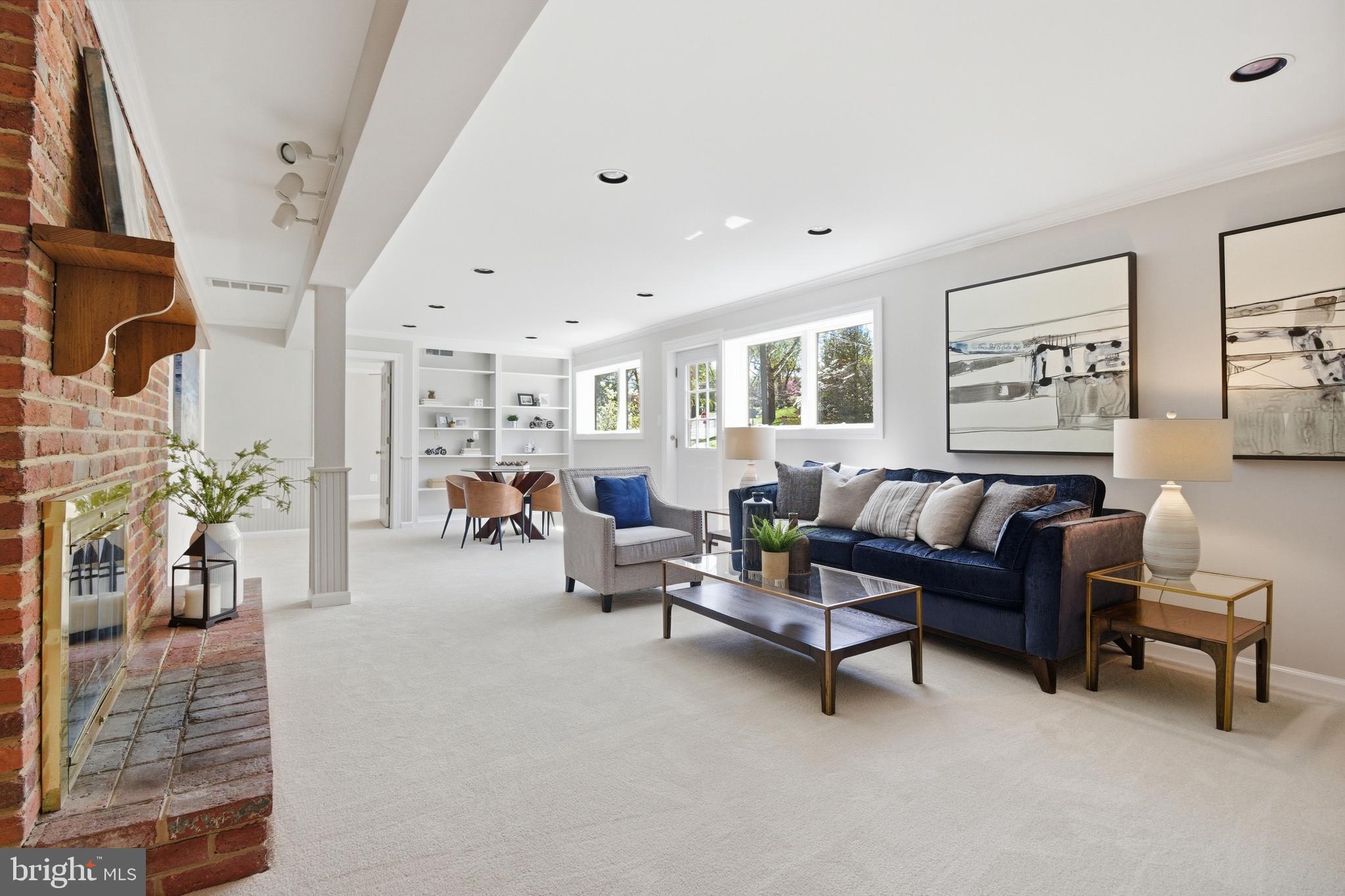 9924 PINEHURST AVENUE