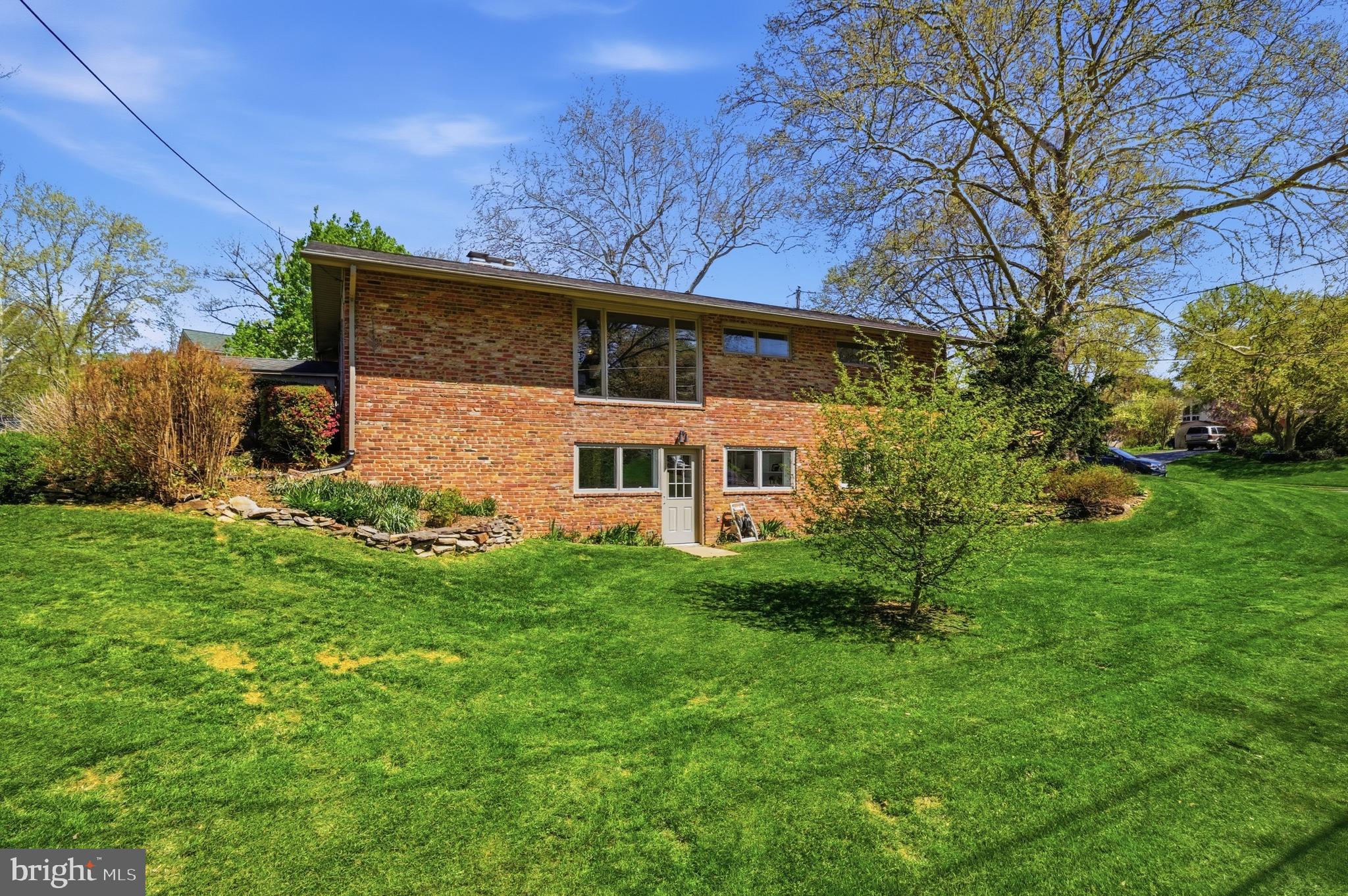 9924 PINEHURST AVENUE