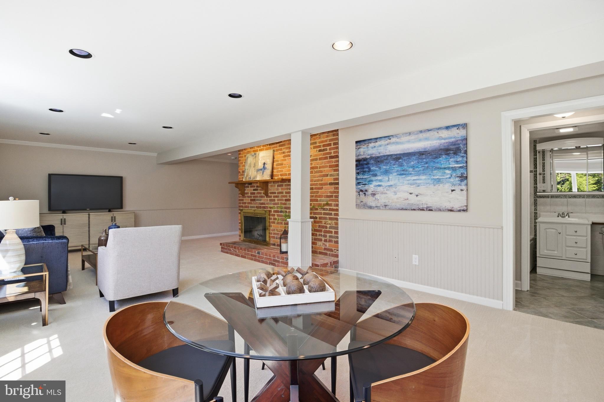 9924 PINEHURST AVENUE