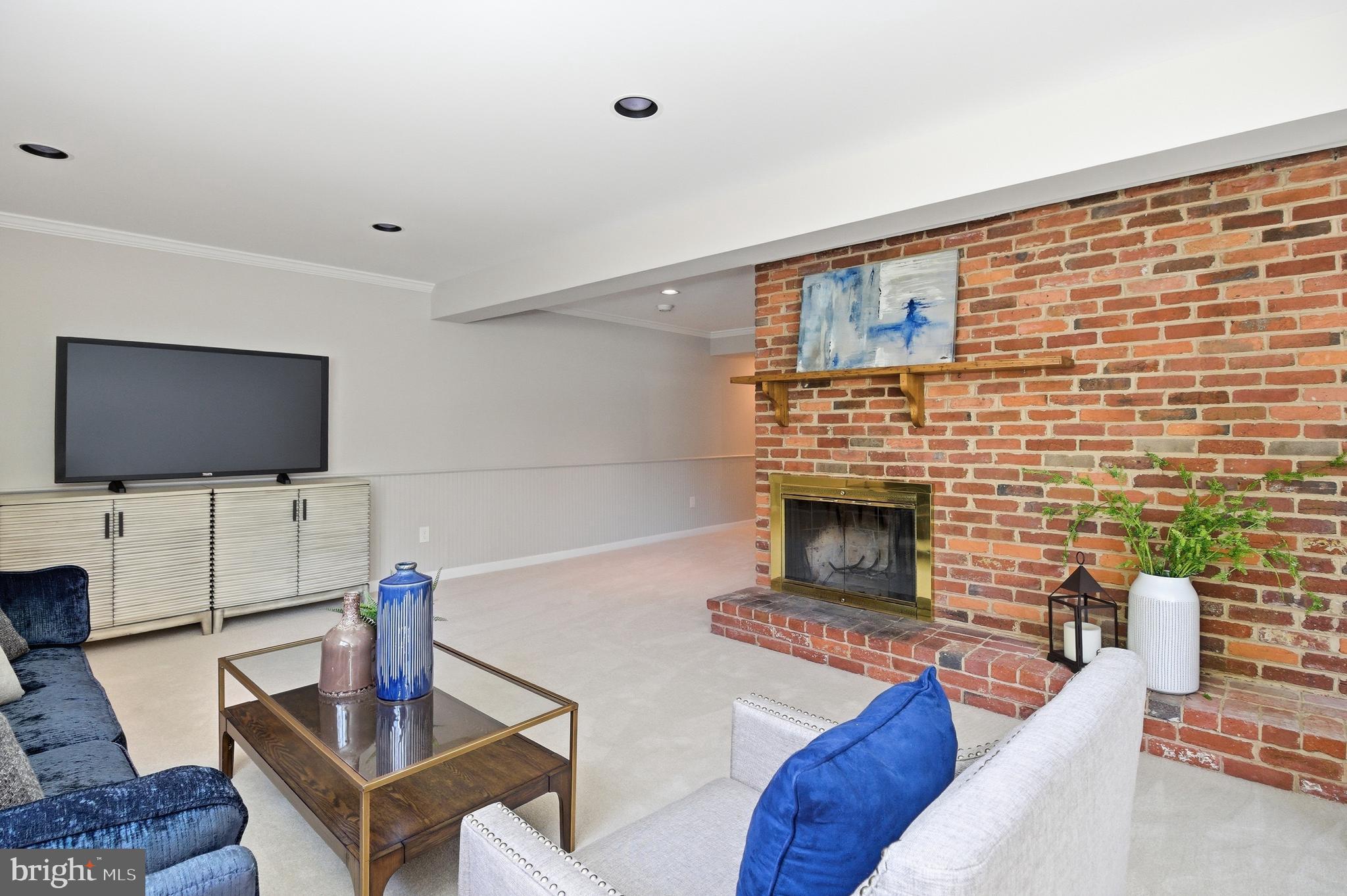 9924 PINEHURST AVENUE