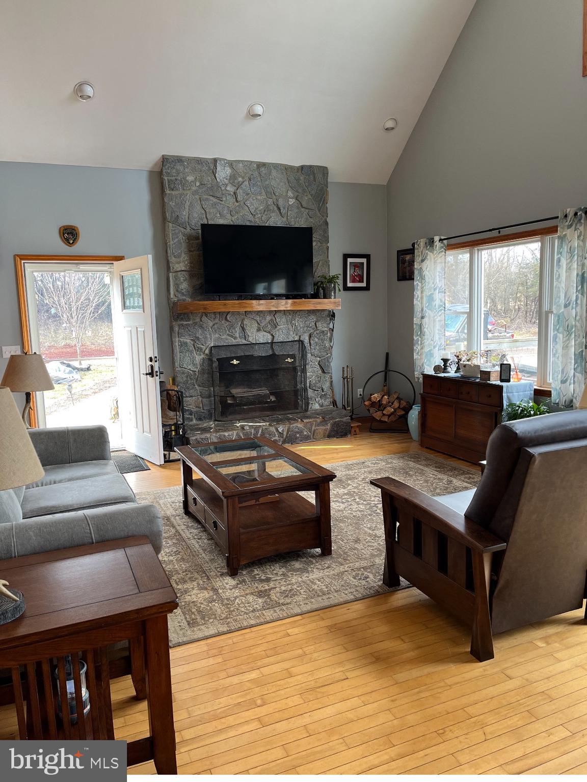 325 GLENNWOOD DRIVE