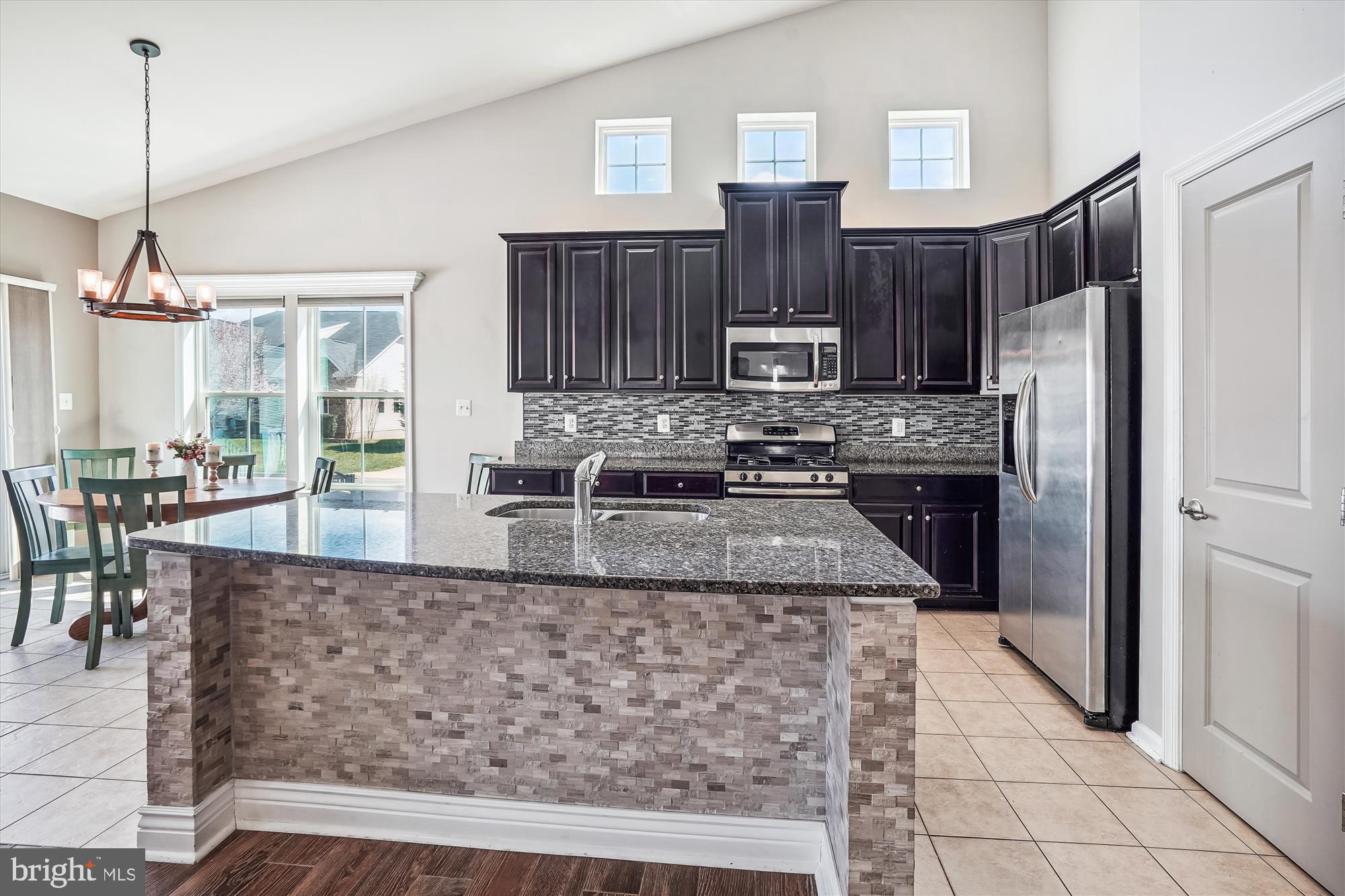 9213 HARBOR COURT