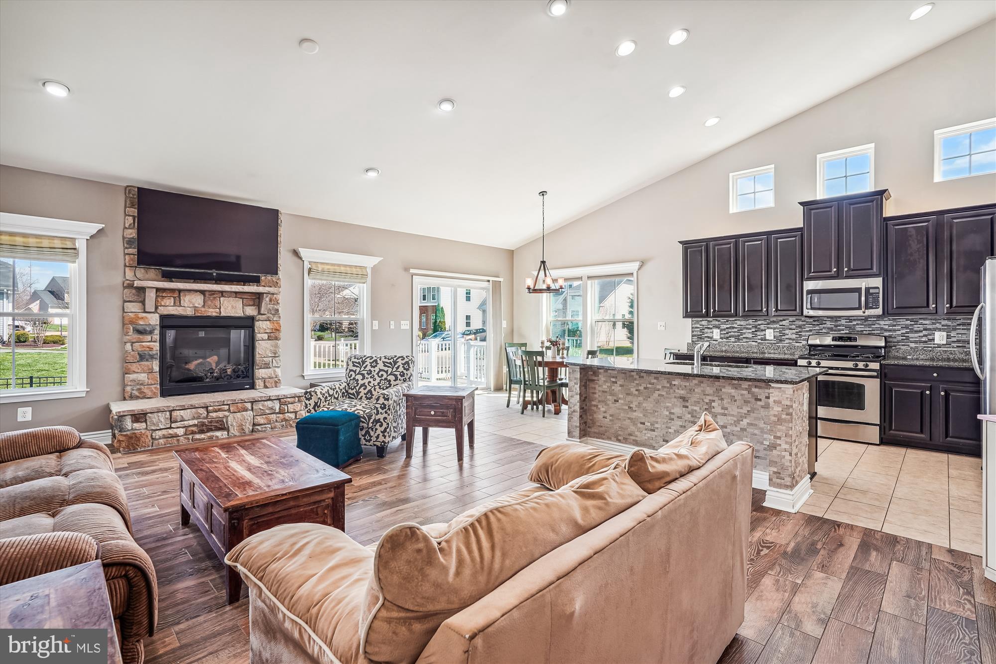 9213 HARBOR COURT