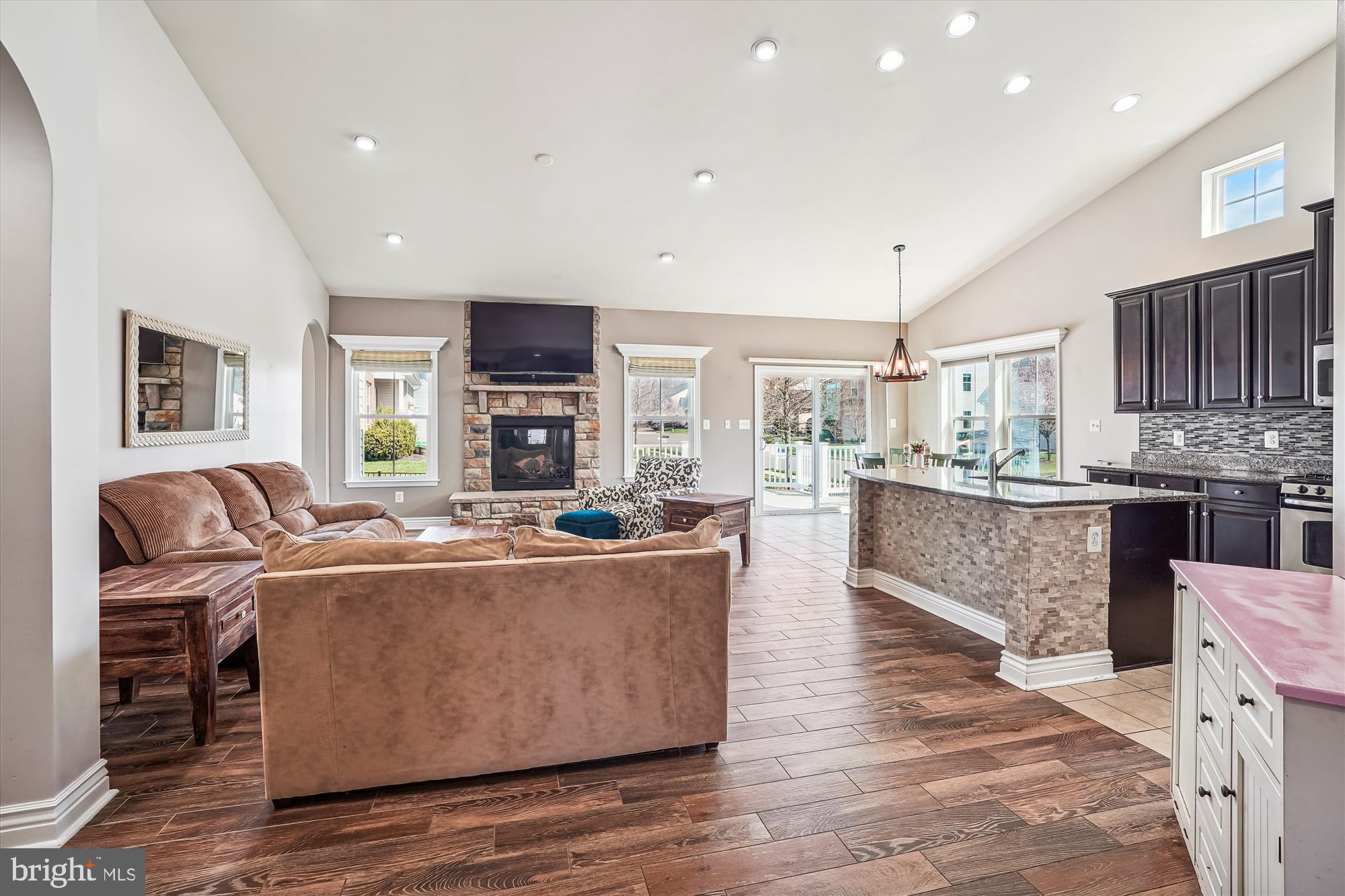9213 HARBOR COURT