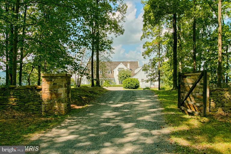 3677 GROVE LANE