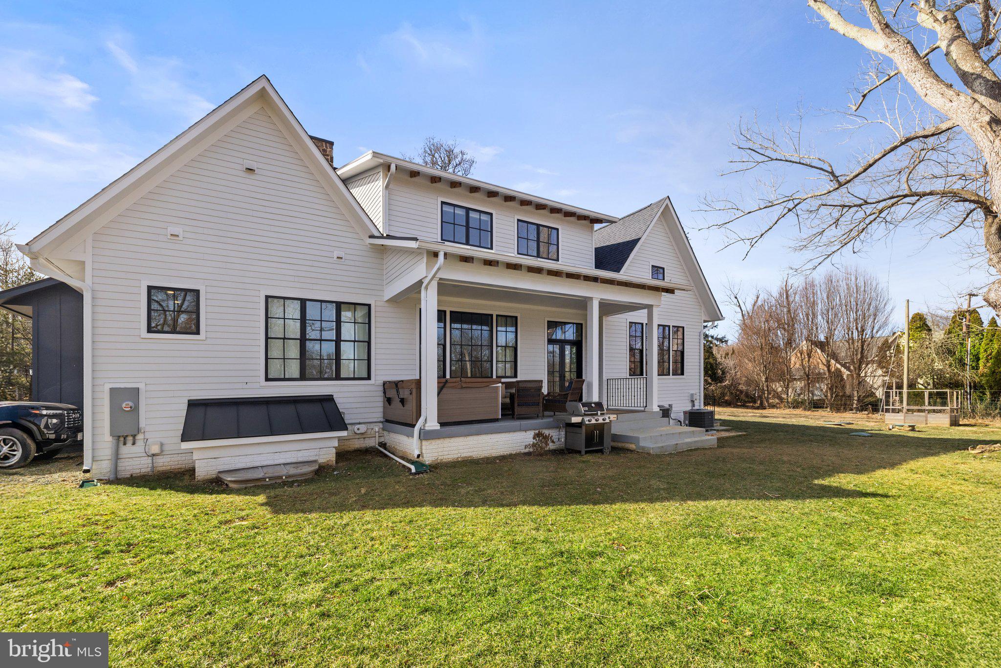 1154 CROFTON LANE