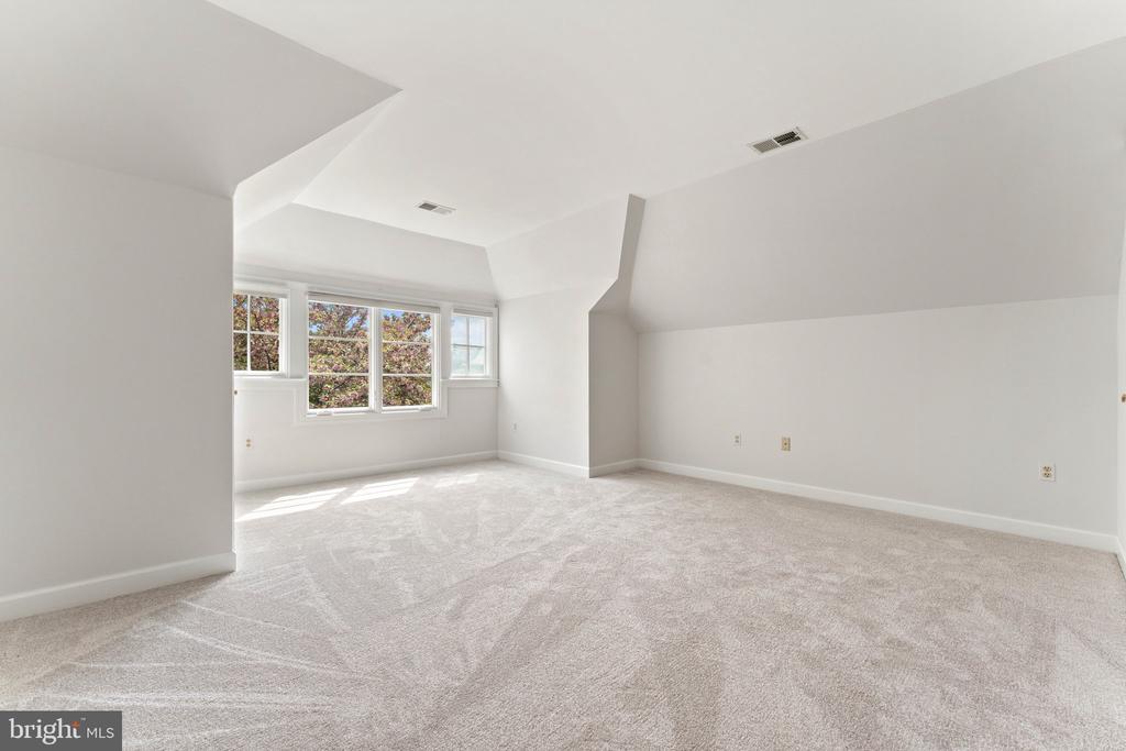 8300 FALCON GLEN ROAD
