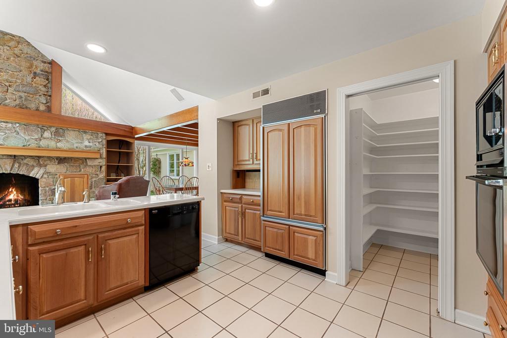 8300 FALCON GLEN ROAD