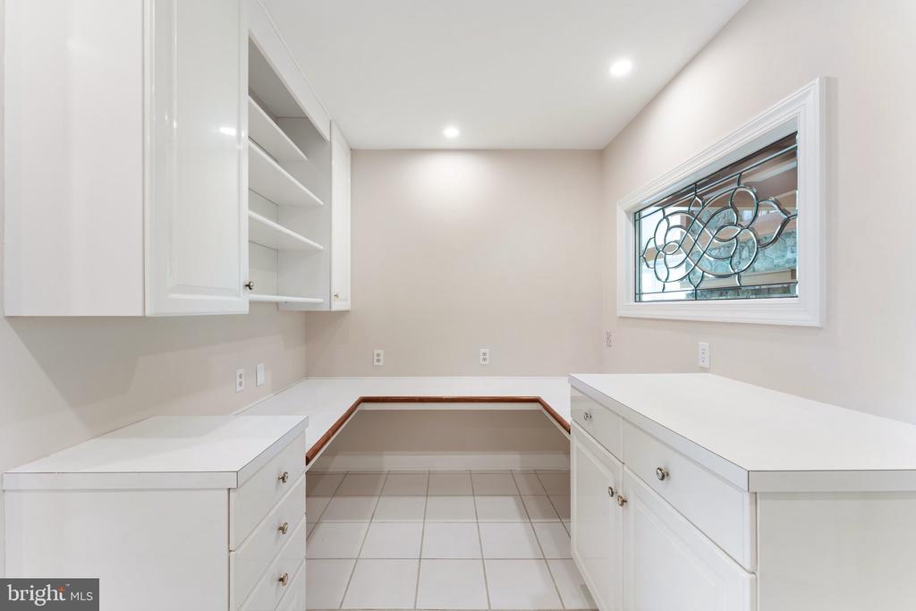 8300 FALCON GLEN ROAD