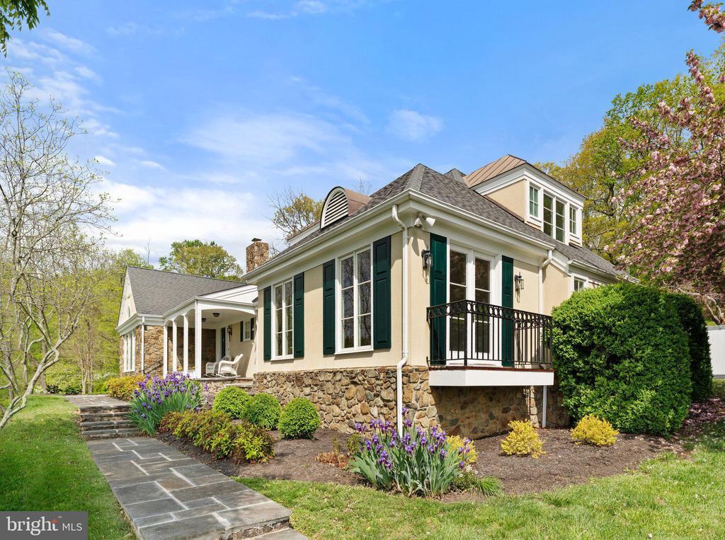 8300 FALCON GLEN ROAD