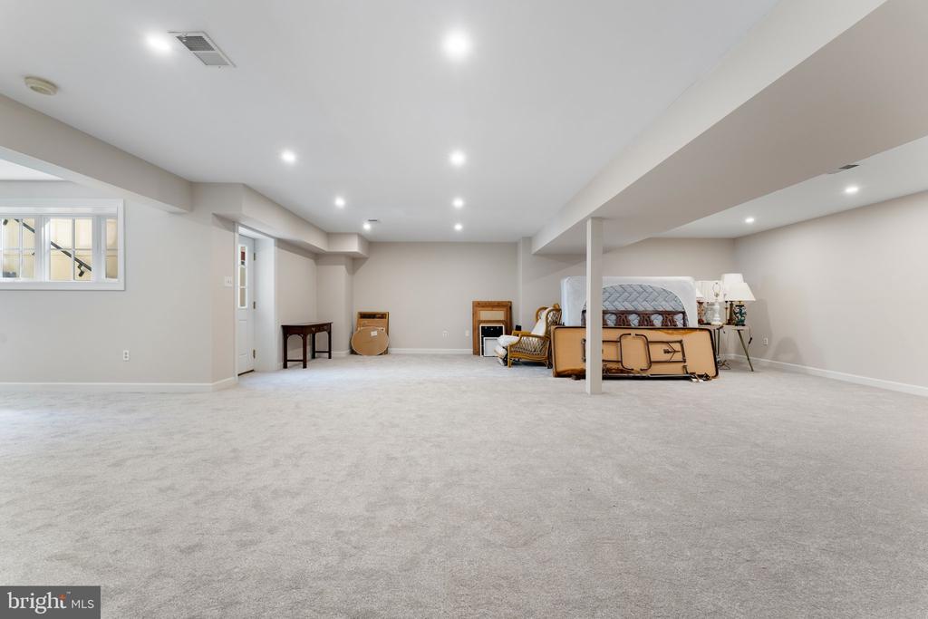 8300 FALCON GLEN ROAD