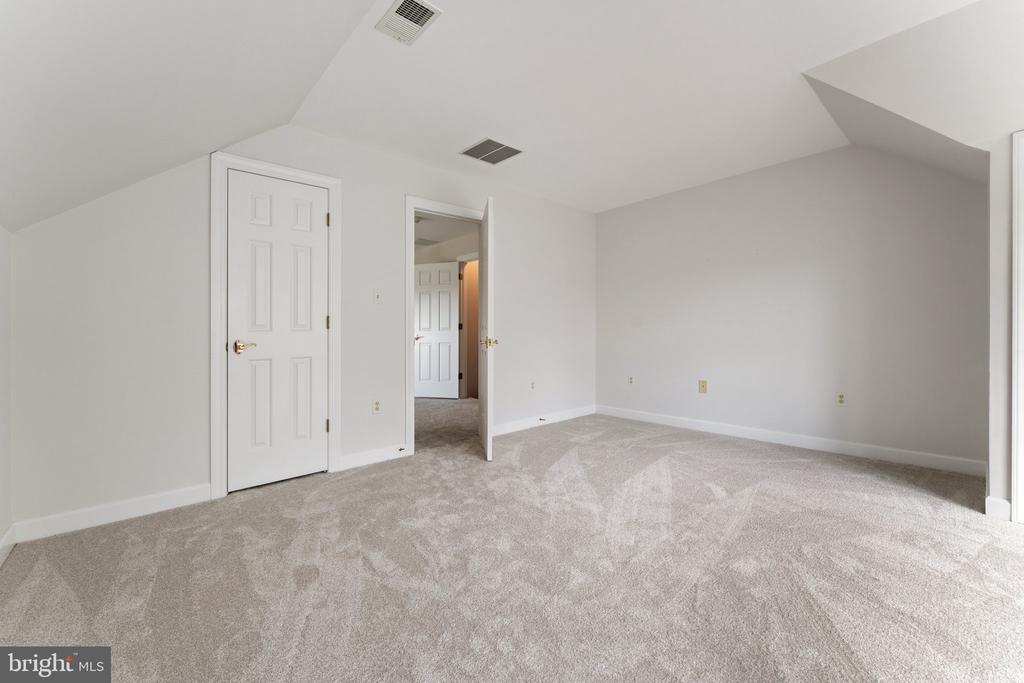 8300 FALCON GLEN ROAD