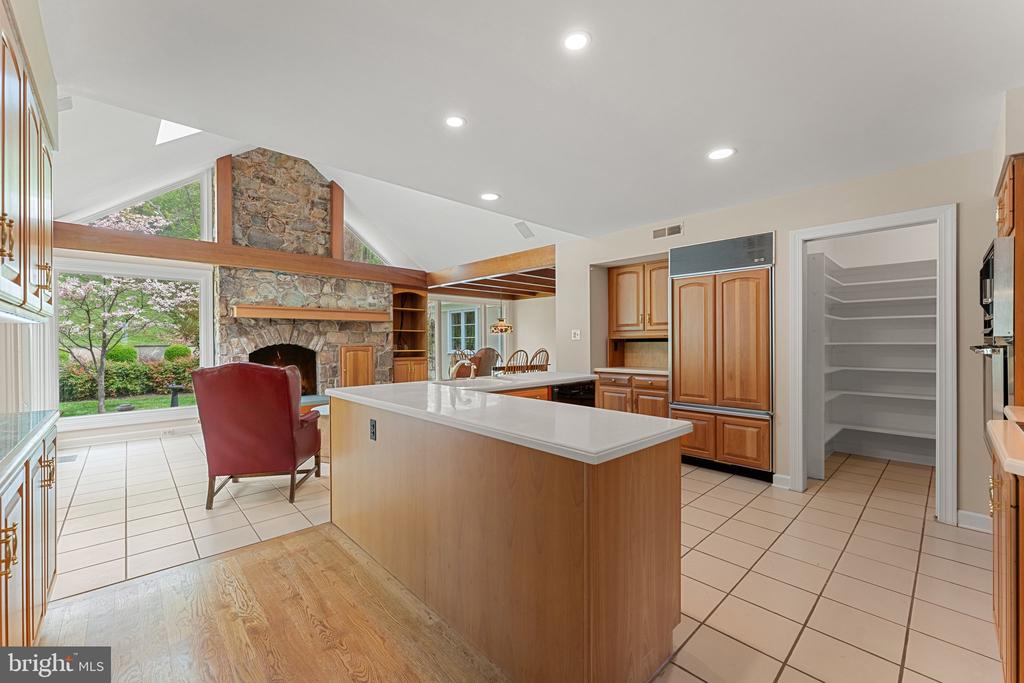 8300 FALCON GLEN ROAD