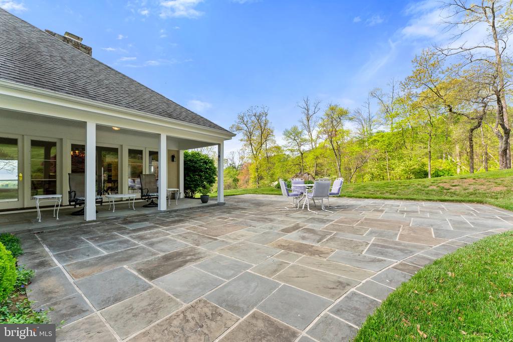 8300 FALCON GLEN ROAD