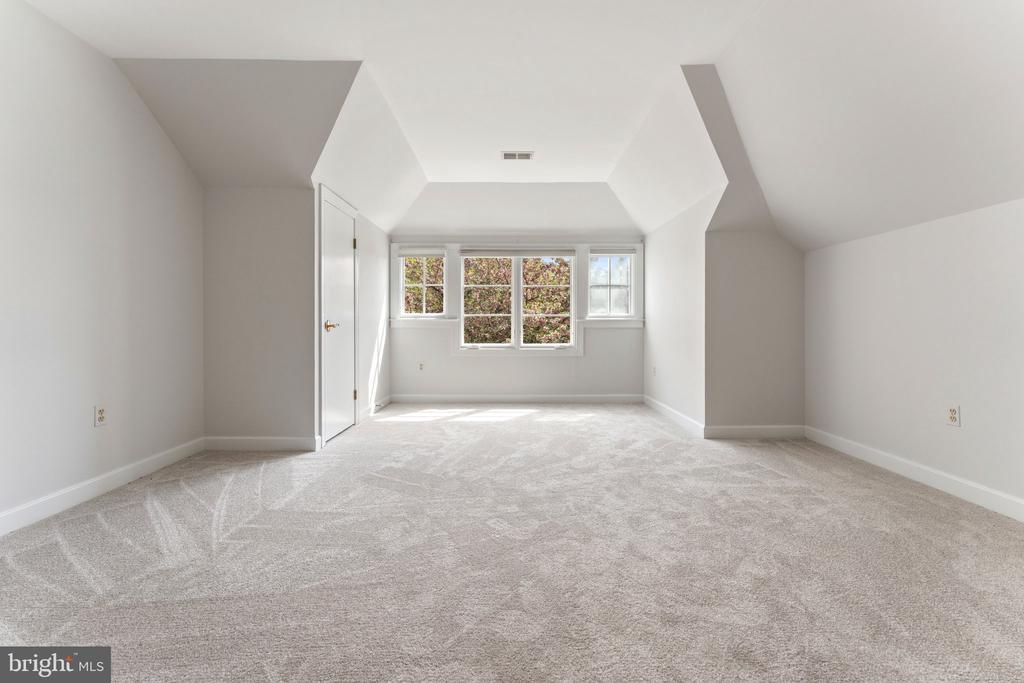 8300 FALCON GLEN ROAD