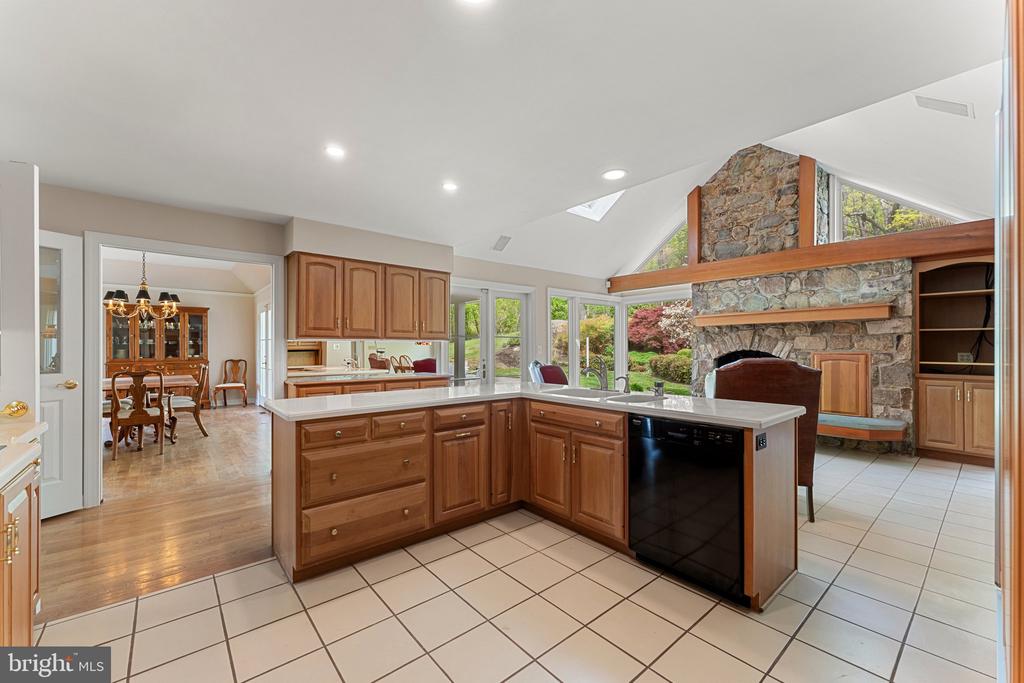 8300 FALCON GLEN ROAD