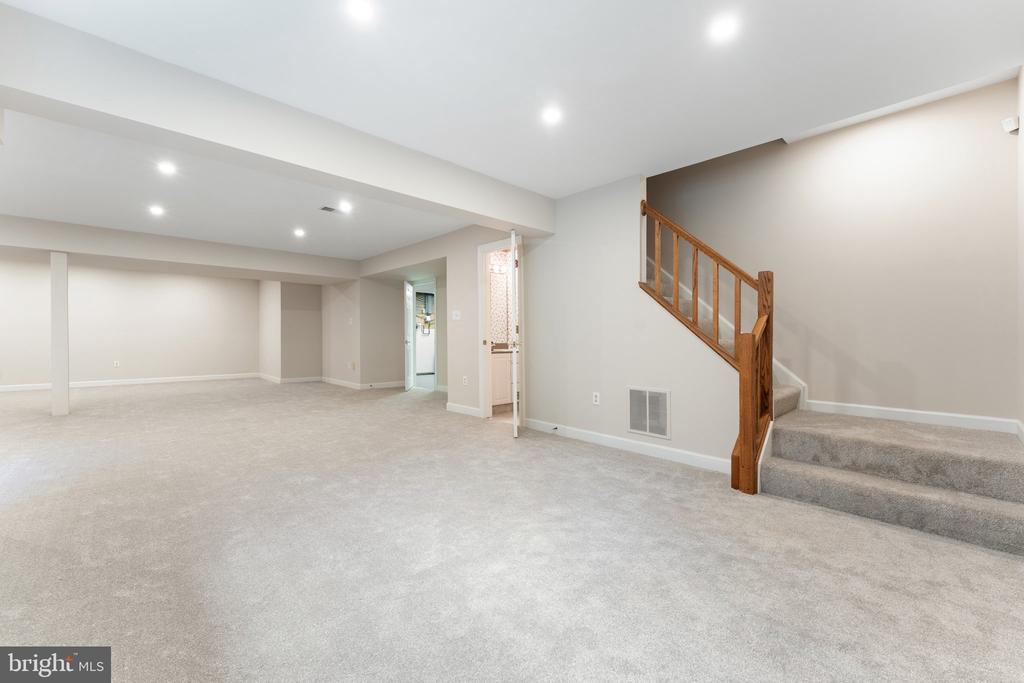 8300 FALCON GLEN ROAD