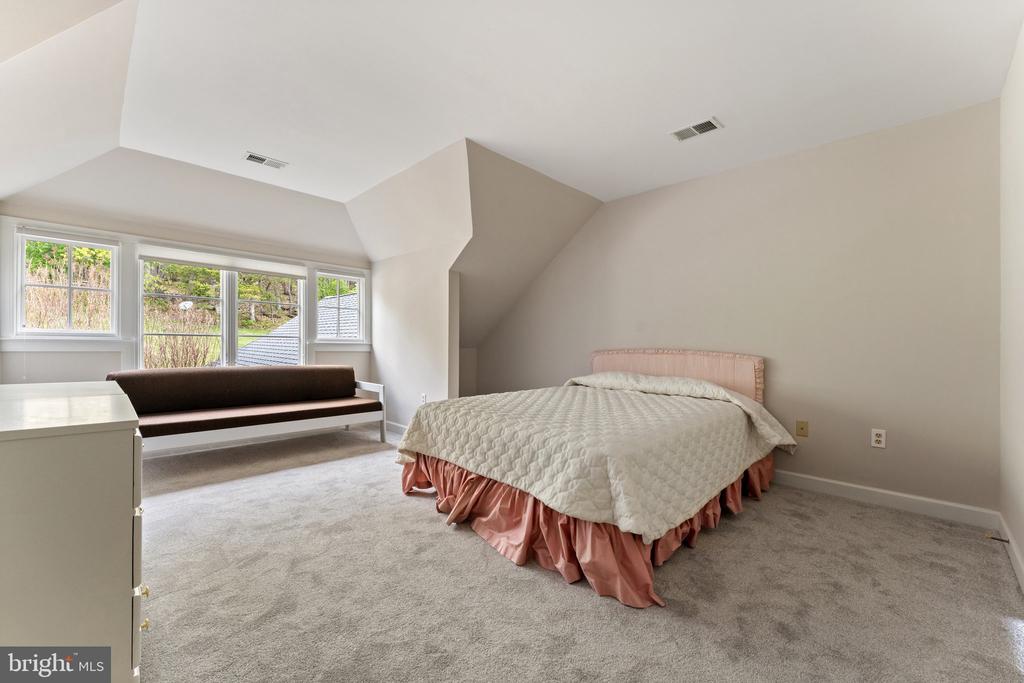 8300 FALCON GLEN ROAD