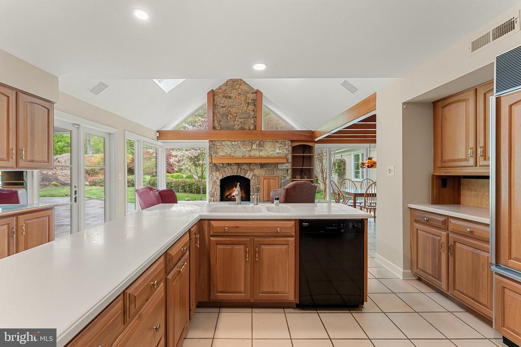 8300 FALCON GLEN ROAD