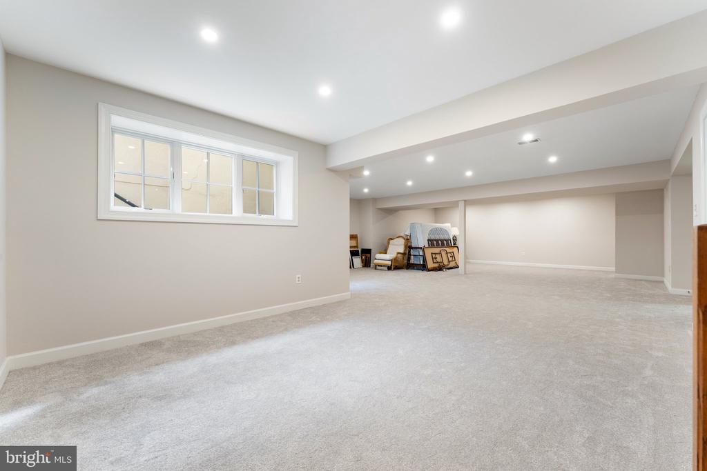 8300 FALCON GLEN ROAD
