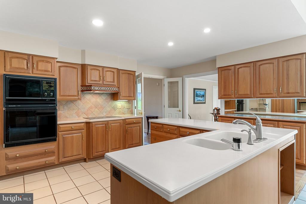 8300 FALCON GLEN ROAD