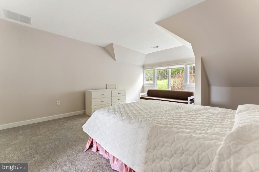 8300 FALCON GLEN ROAD