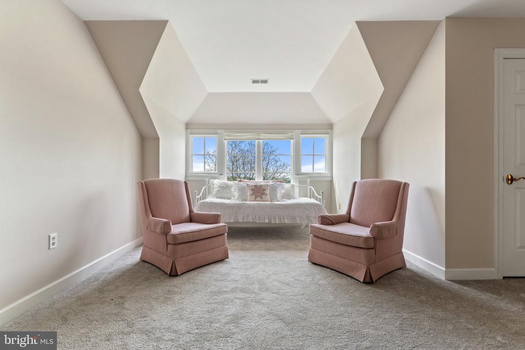8300 FALCON GLEN ROAD