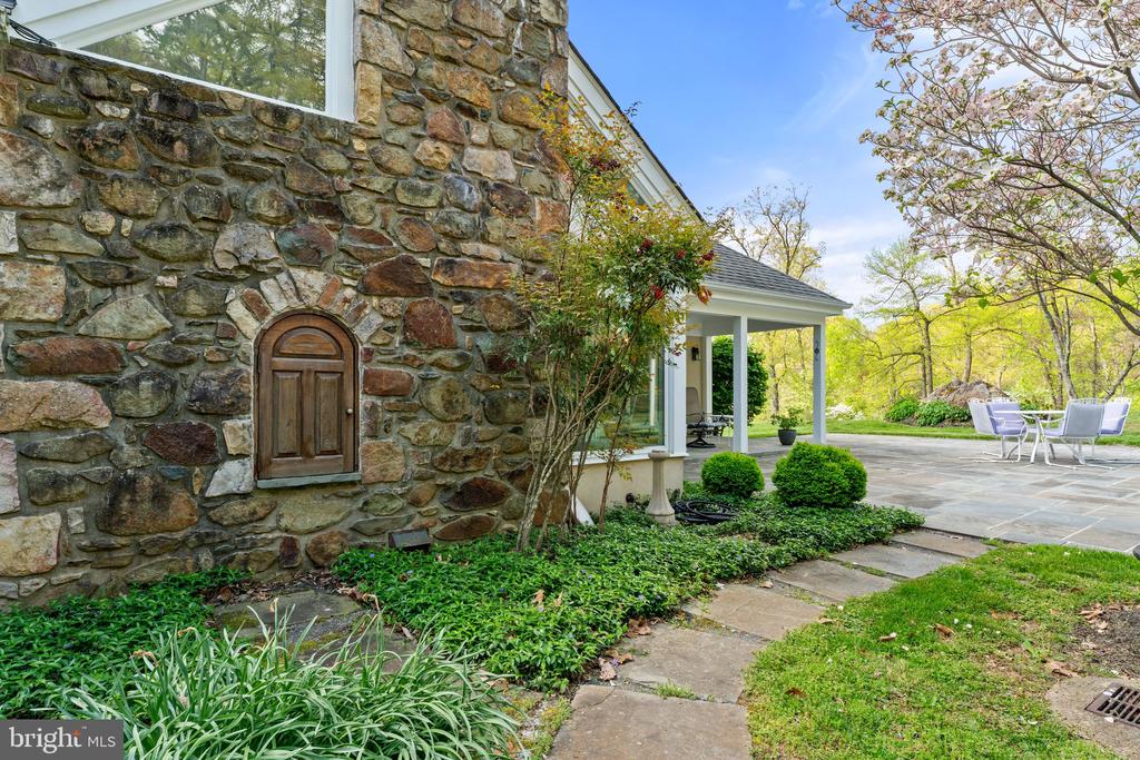8300 FALCON GLEN ROAD