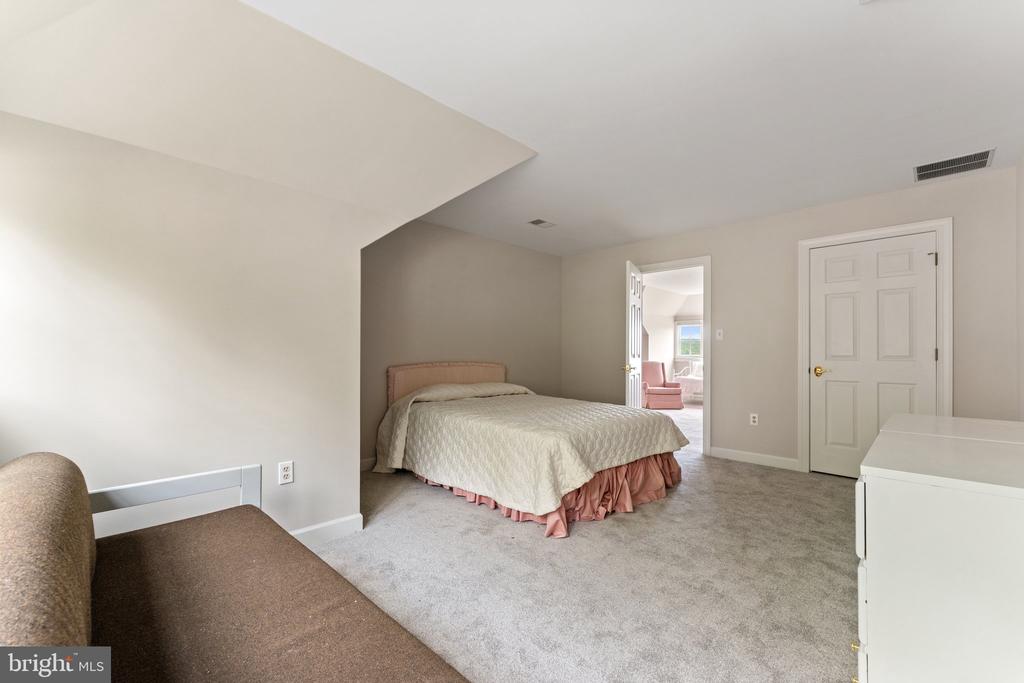 8300 FALCON GLEN ROAD