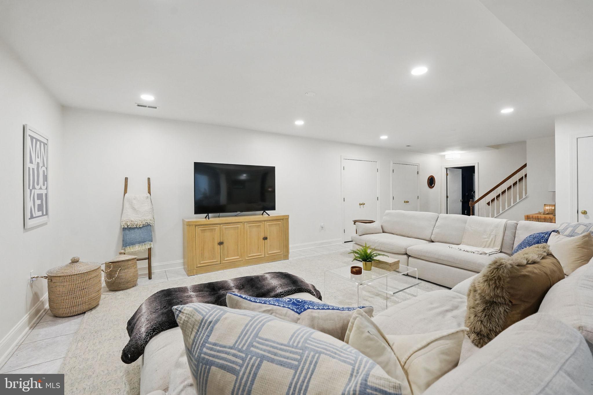 6613 PLANTATION LANE