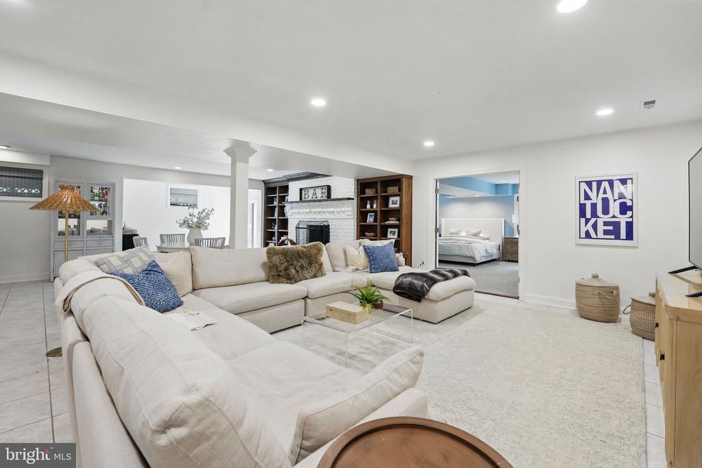 6613 PLANTATION LANE