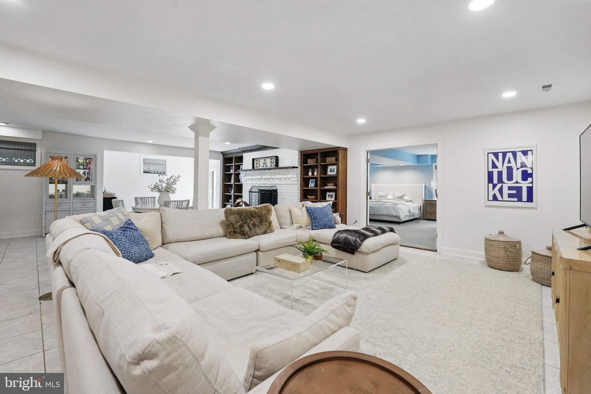 6613 PLANTATION LANE