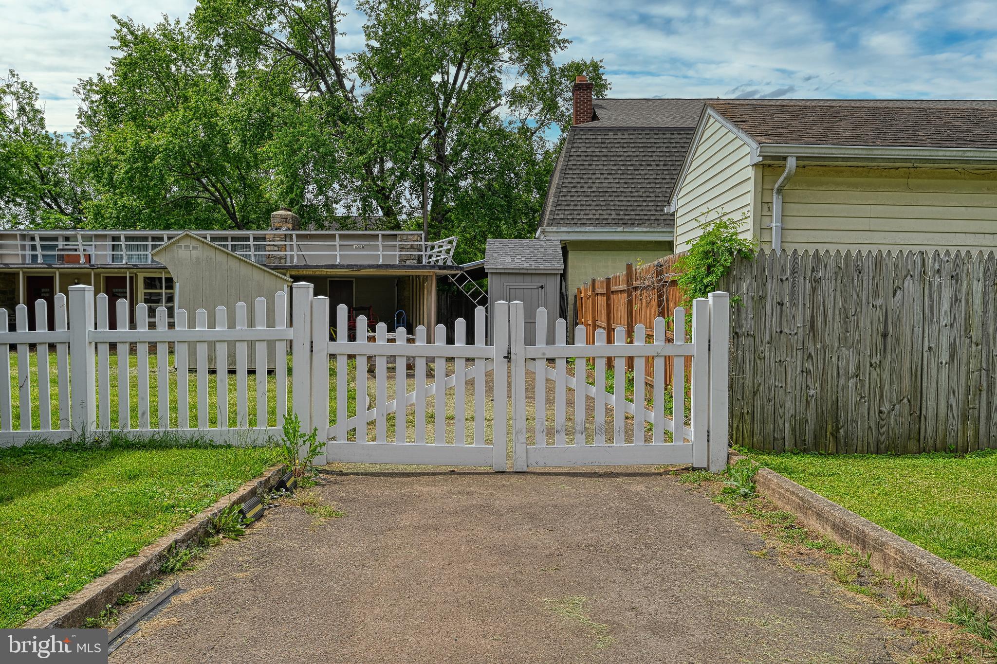 102 E WASHINGTON STREET