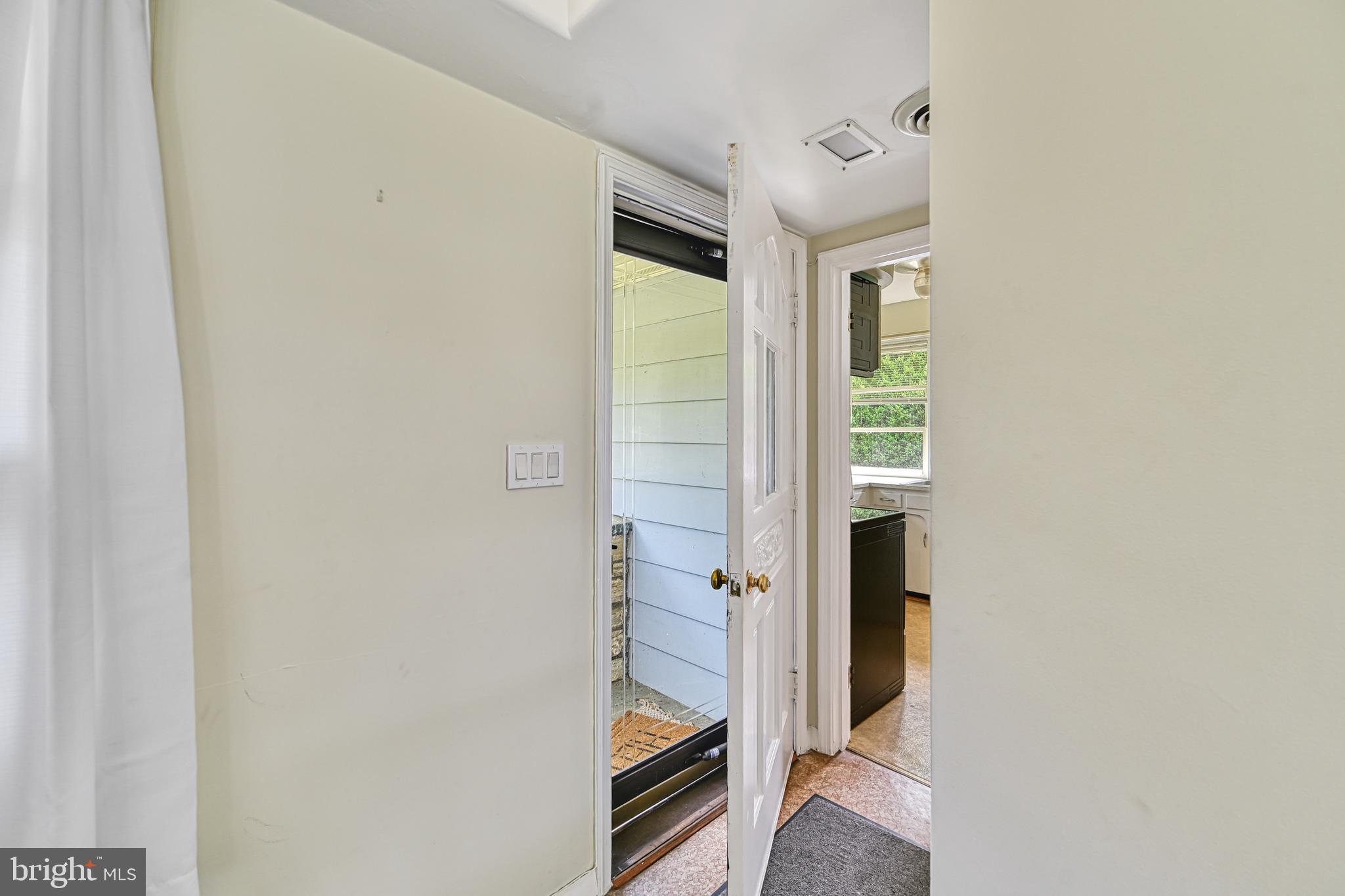 102 E WASHINGTON STREET