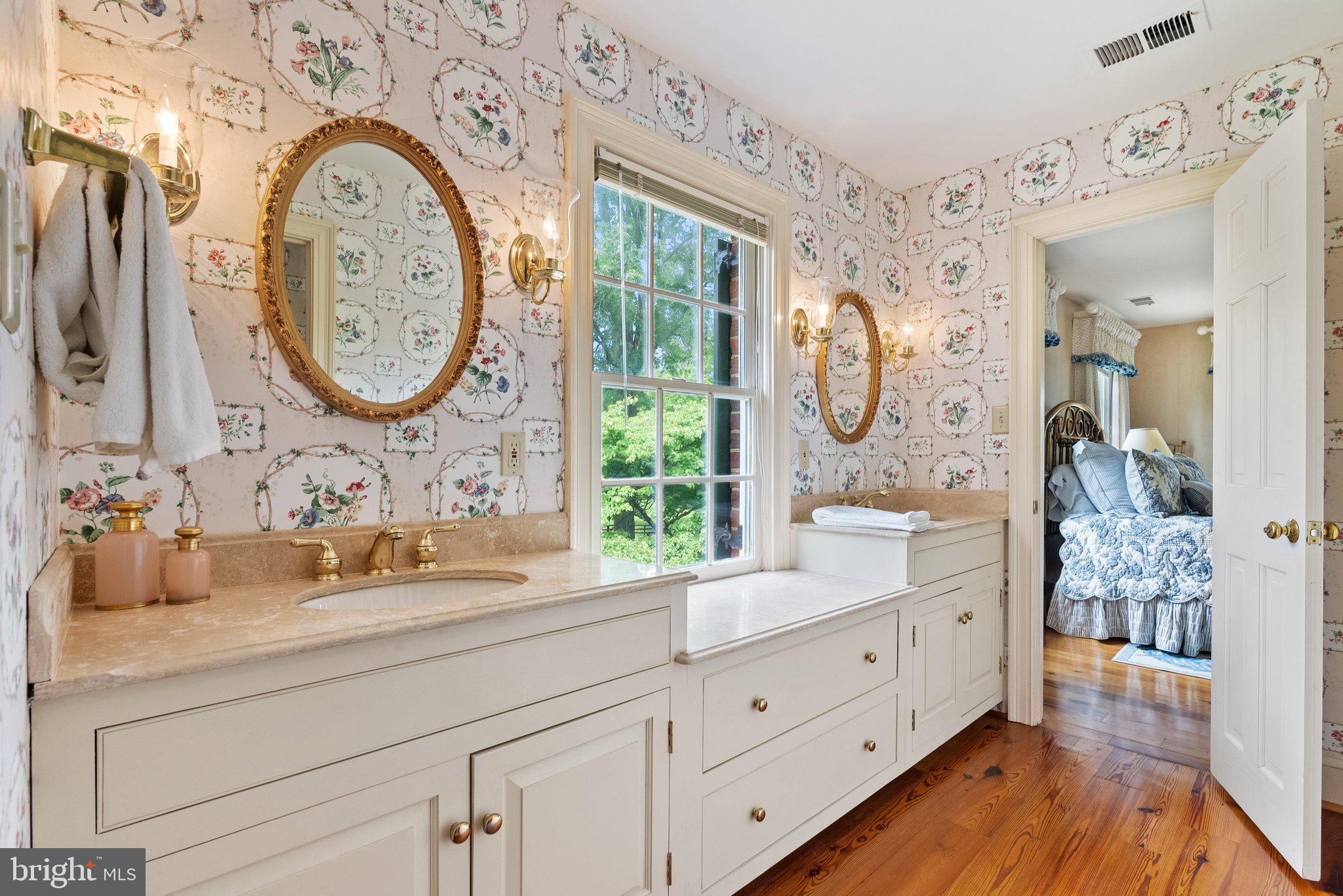 10052 POSSUM HOLLOW DRIVE