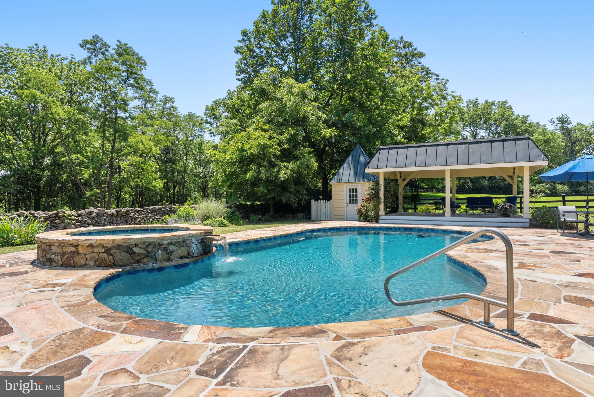 10052 POSSUM HOLLOW DRIVE