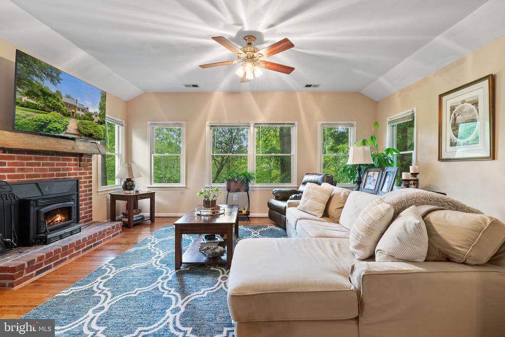 10052 POSSUM HOLLOW DRIVE