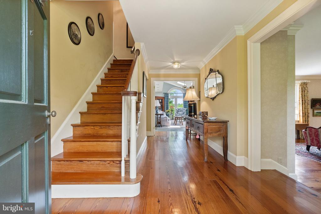 10052 POSSUM HOLLOW DRIVE