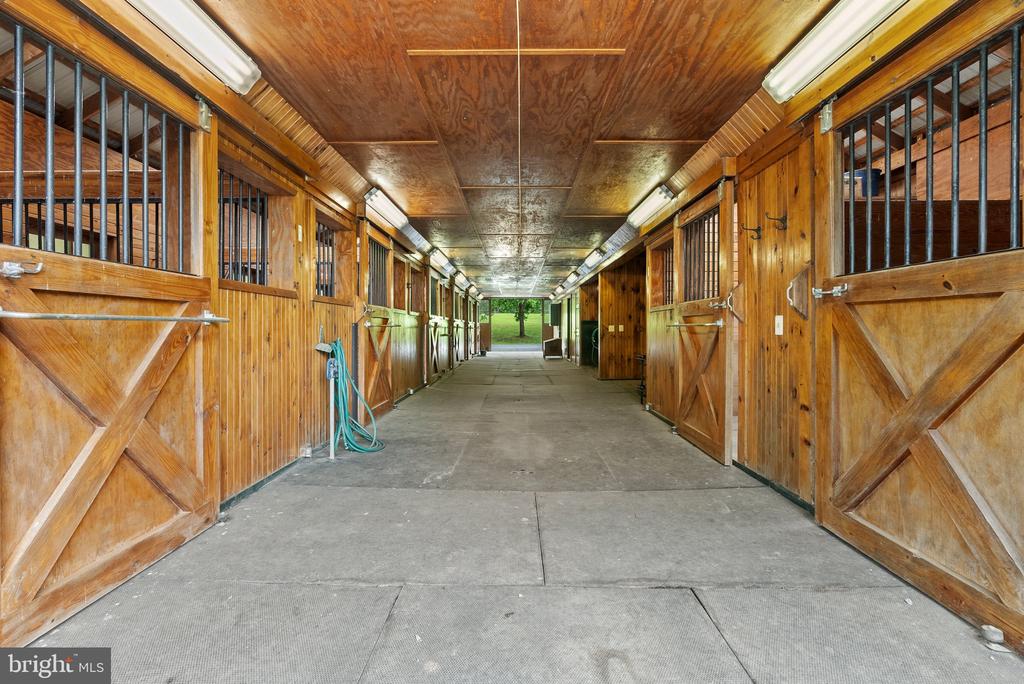 10052 POSSUM HOLLOW DRIVE