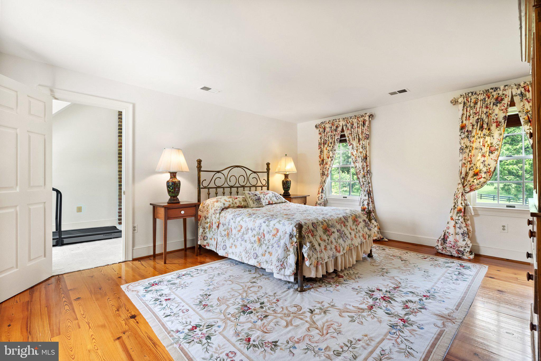 10052 POSSUM HOLLOW DRIVE