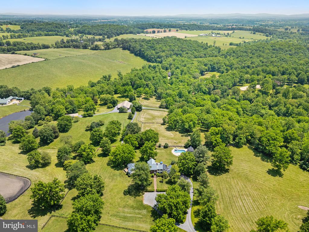 10052 POSSUM HOLLOW DRIVE