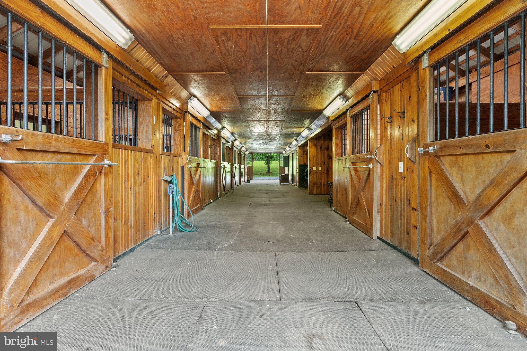 10052 POSSUM HOLLOW DRIVE