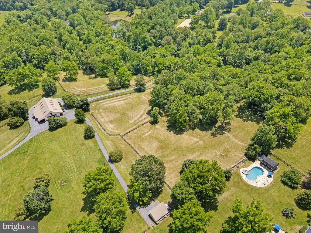 10052 POSSUM HOLLOW DRIVE