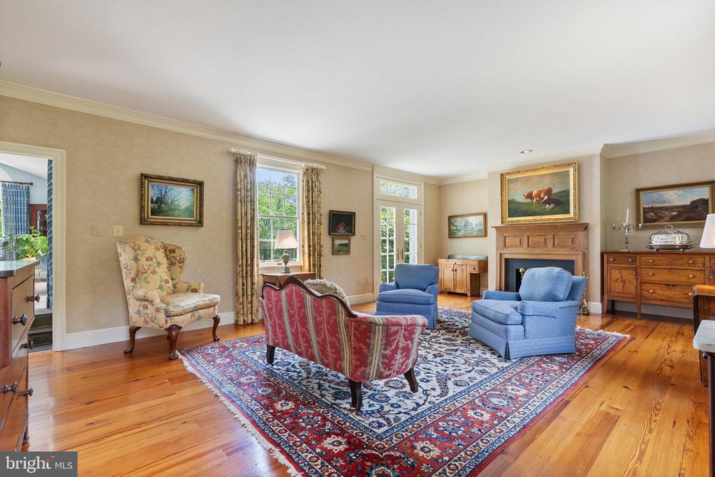 10052 POSSUM HOLLOW DRIVE
