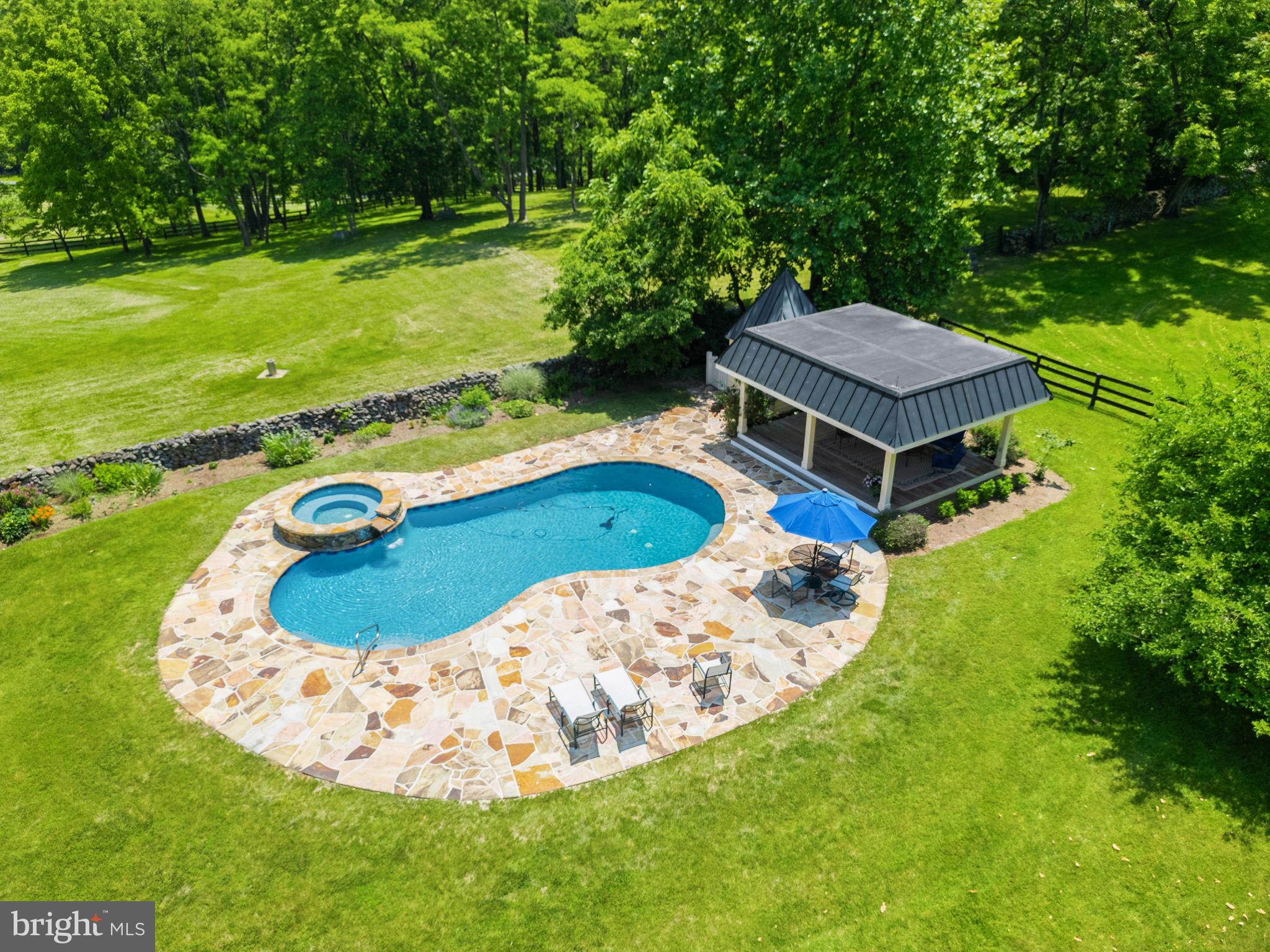 10052 POSSUM HOLLOW DRIVE