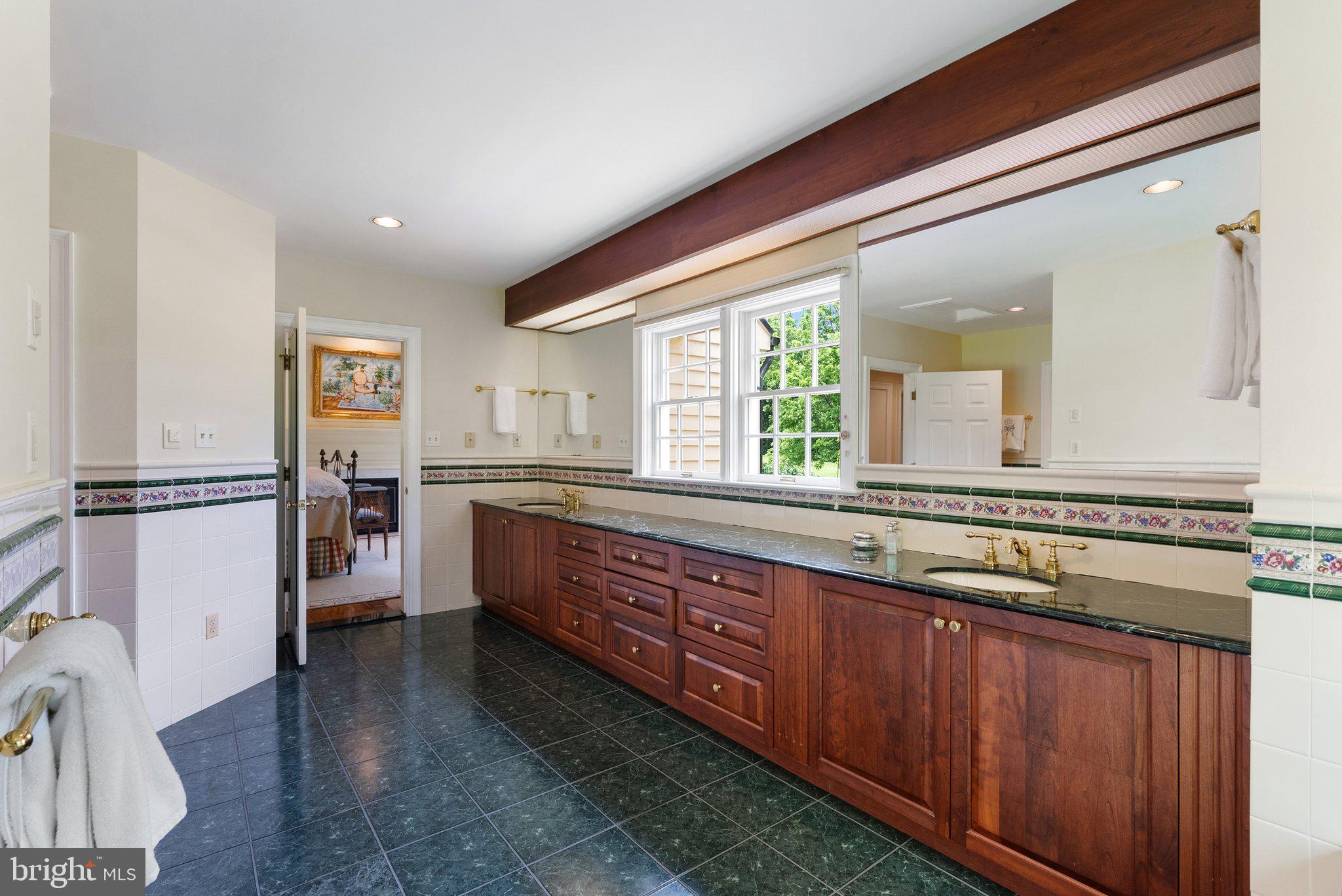 10052 POSSUM HOLLOW DRIVE