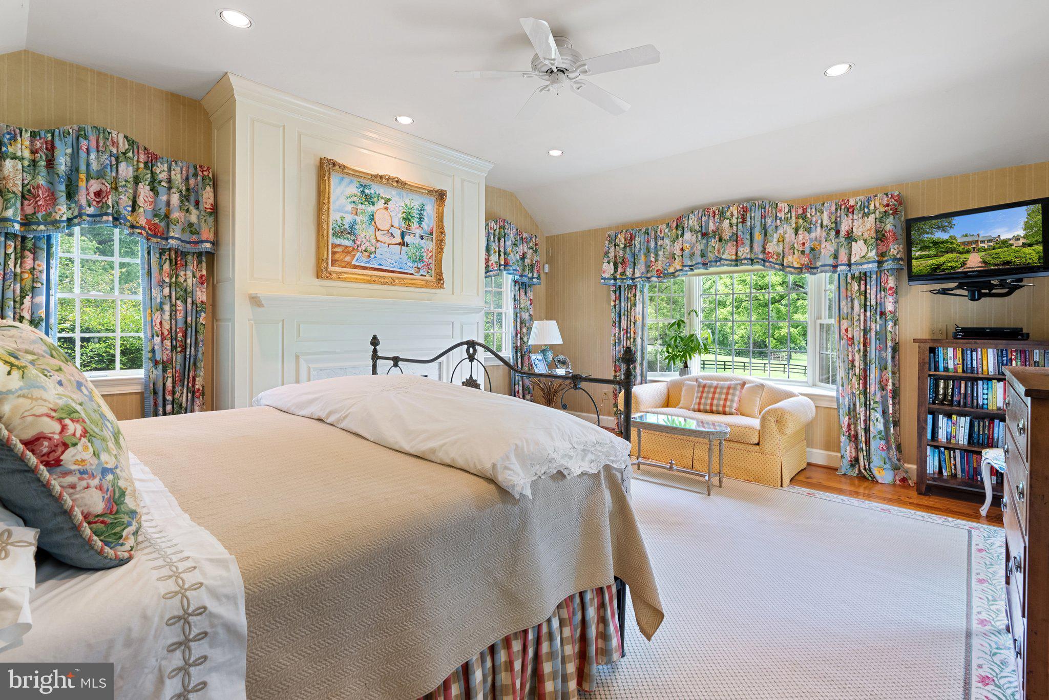 10052 POSSUM HOLLOW DRIVE